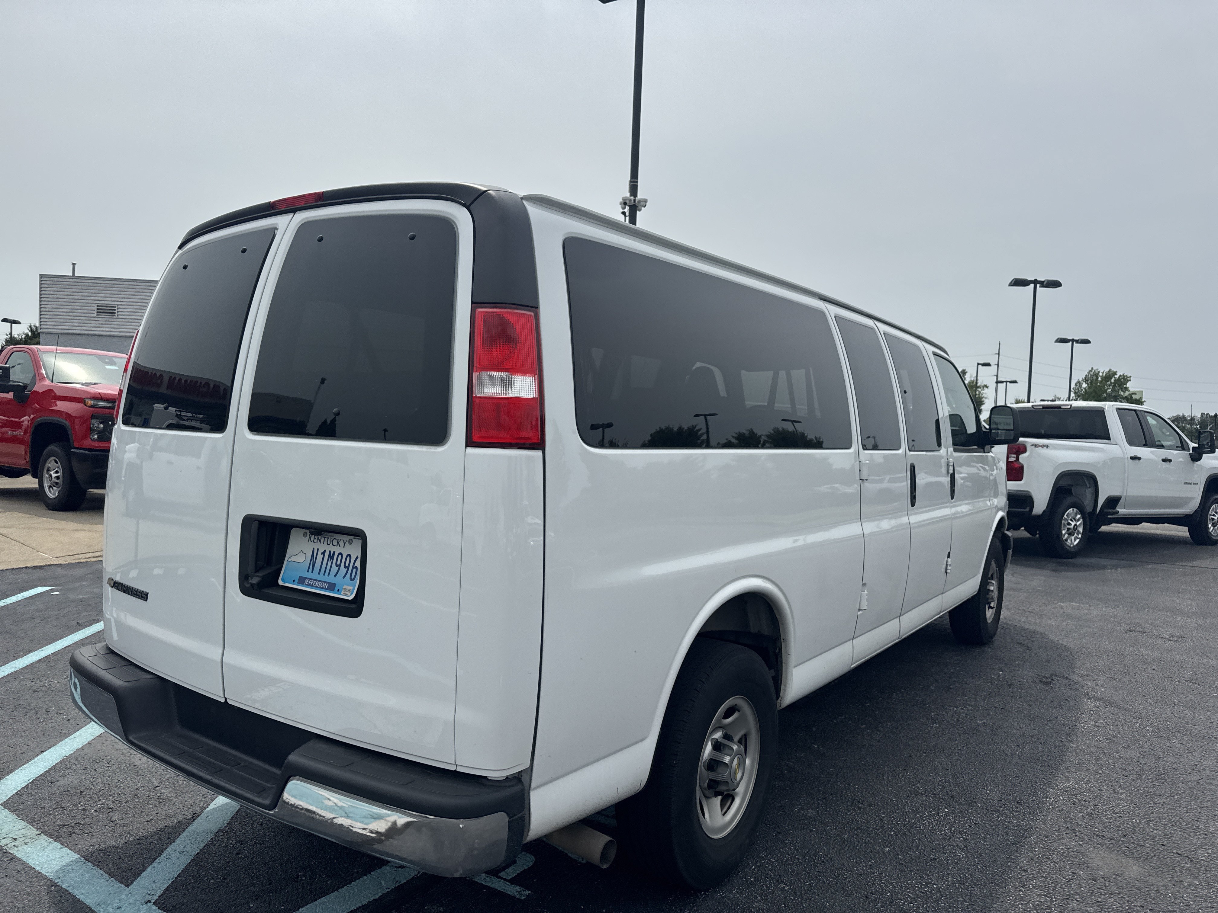 Used 2025 Chevrolet Express 3500 LT w/ LT Preferred Equipment Group RWD image 6