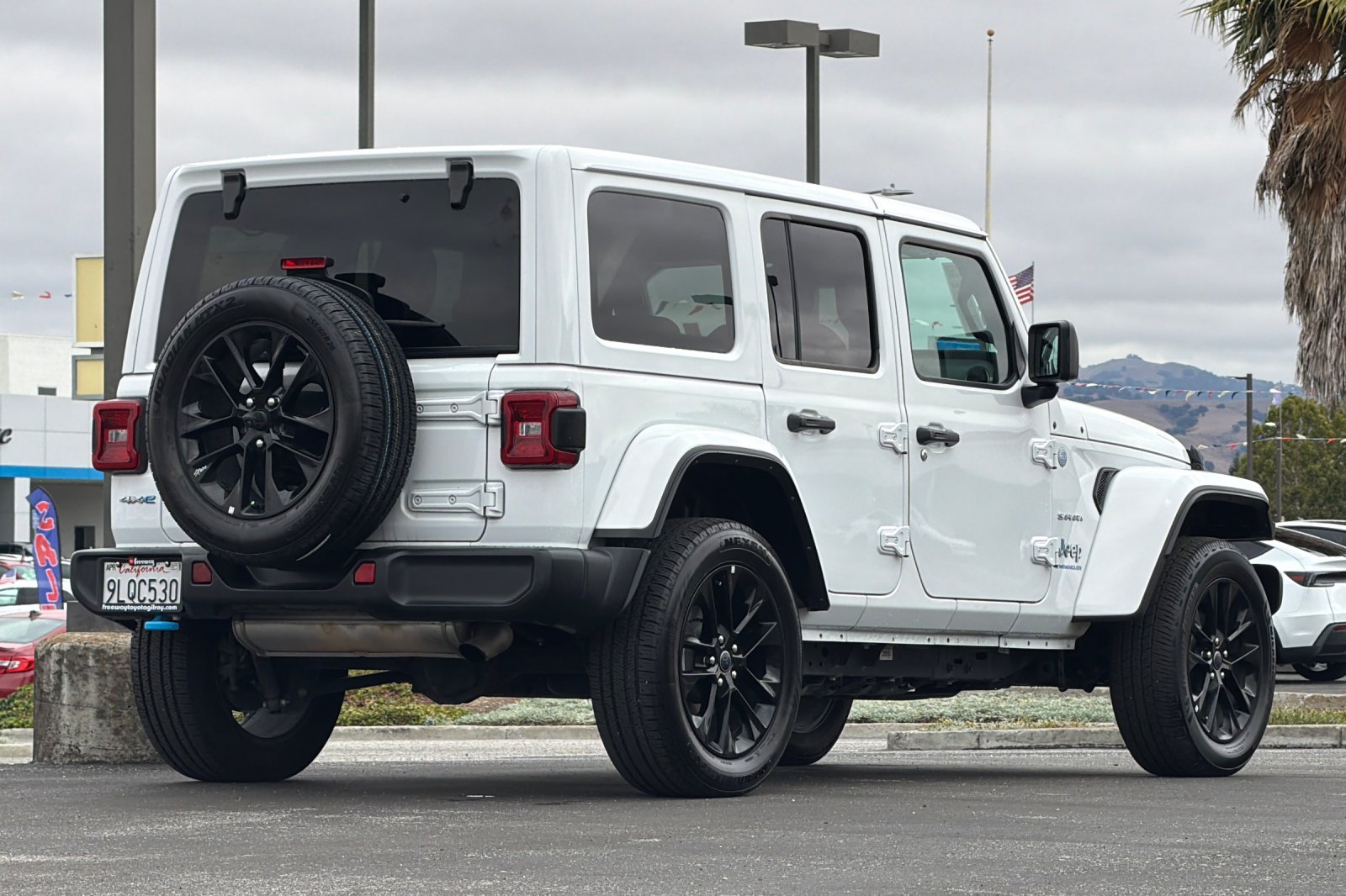 Used 2024 Jeep Wrangler Unlimited Sahara AWD/4WD image 4