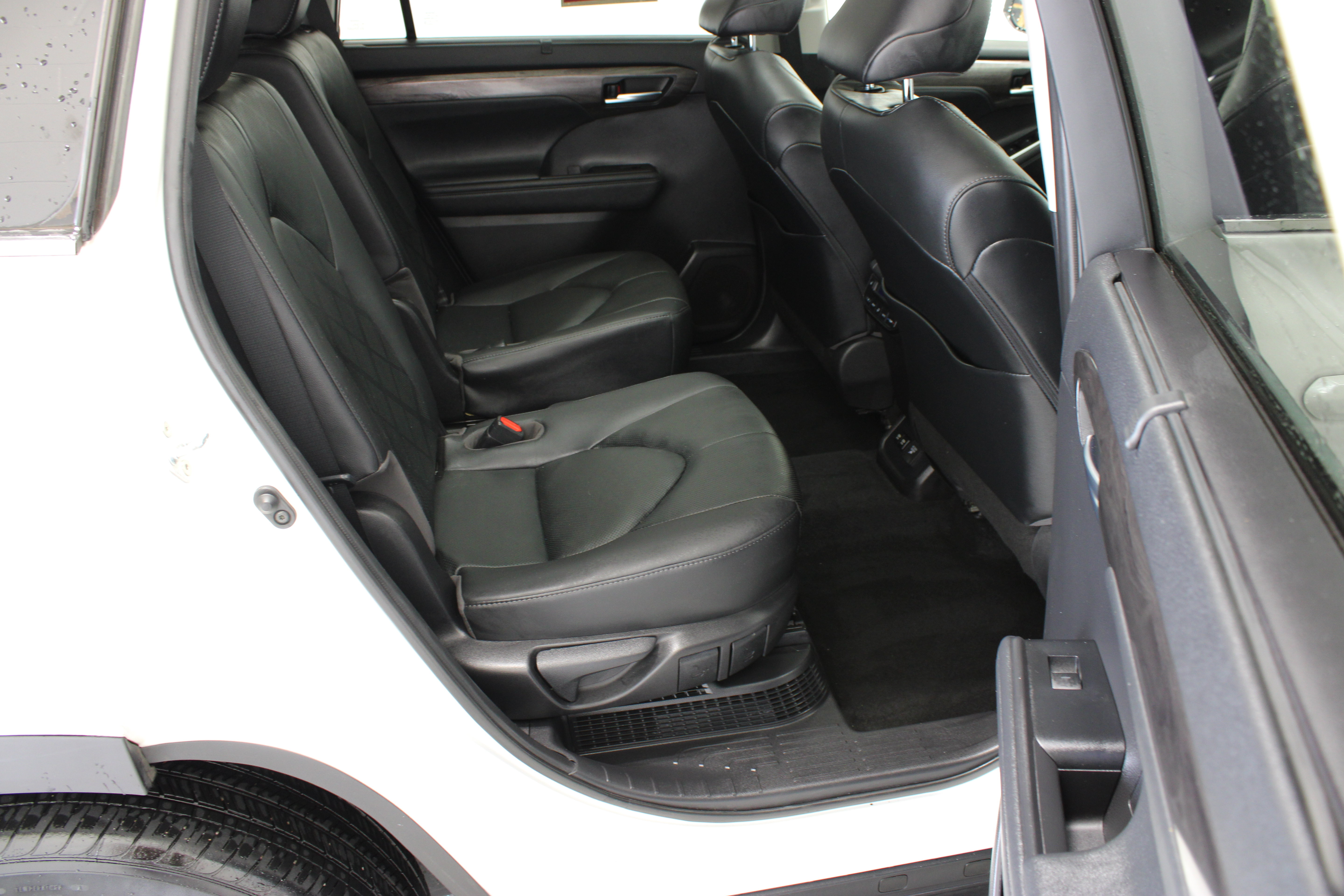 Used 2020 Toyota Highlander Platinum AWD/4WD image 40
