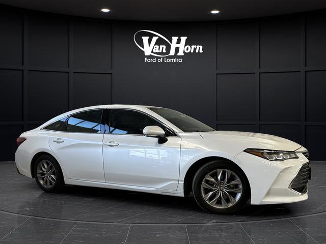 Used 2022 Toyota Avalon XLE video 1
