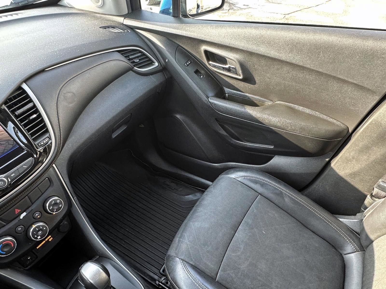 Used 2020 Chevrolet Trax LT w/ Driver Confidence Package image 27