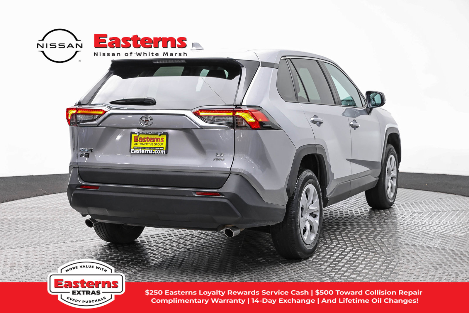 Used 2025 Toyota RAV4 LE AWD/4WD image 5
