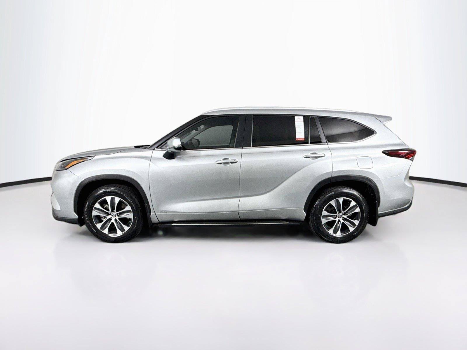 Used 2024 Toyota Highlander XLE AWD/4WD image 14