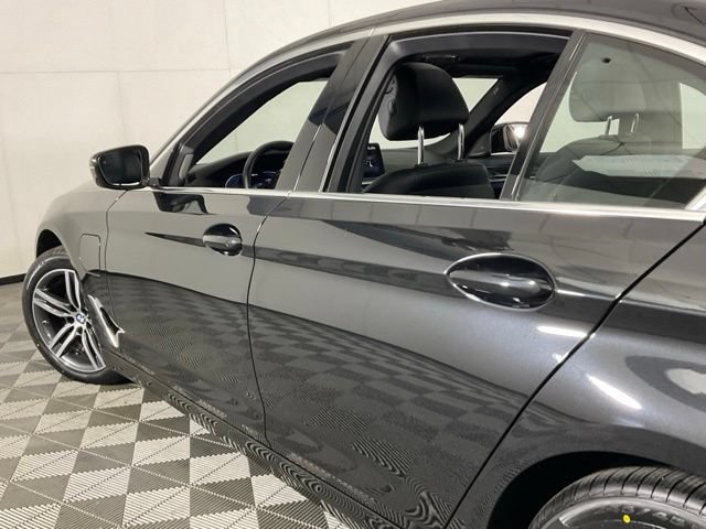 Used 2021 BMW 530e xDrive w/ Premium Package AWD/4WD image 33