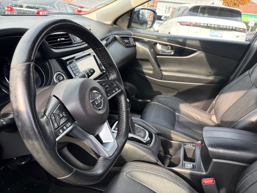 Used 2017 Nissan Rogue Sport SL w/ SL Premium Package AWD/4WD image 12