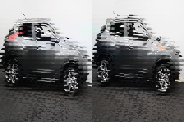 Used 2013 Nissan Juke SV image 3