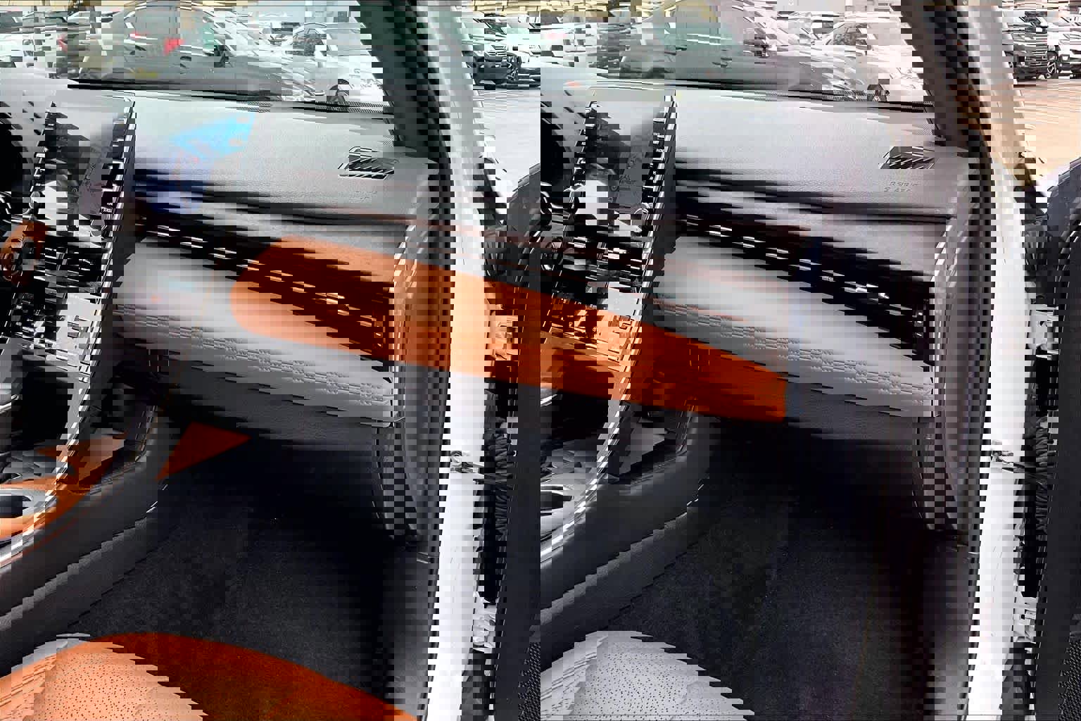 Used 2019 Toyota Avalon Limited image 17