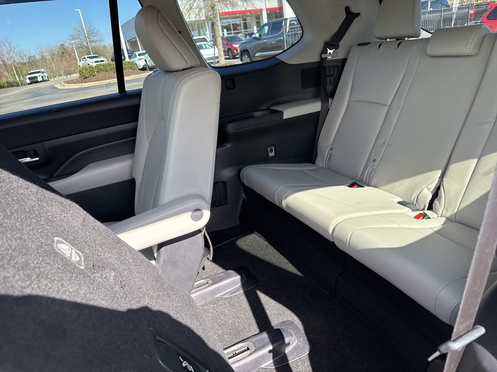 Used 2024 Toyota Grand Highlander Limited image 12