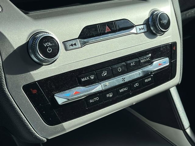 Used 2022 Ford Explorer XLT image 32