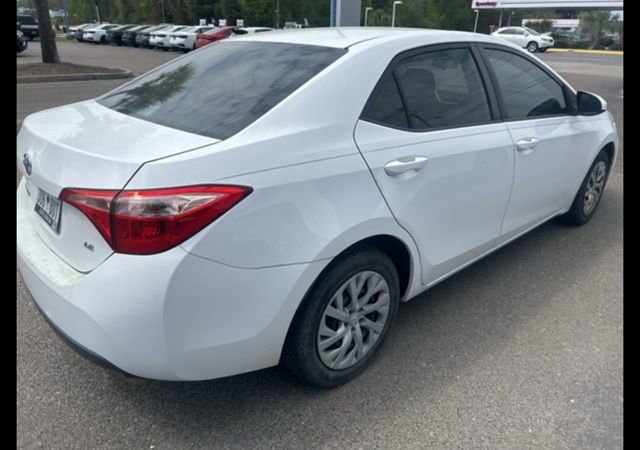 Used 2018 Toyota Corolla LE image 2