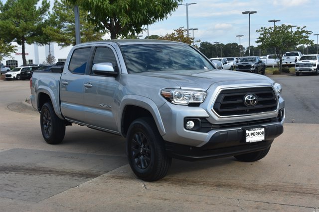 Used 2022 Toyota Tacoma SR5 AWD/4WD image 3