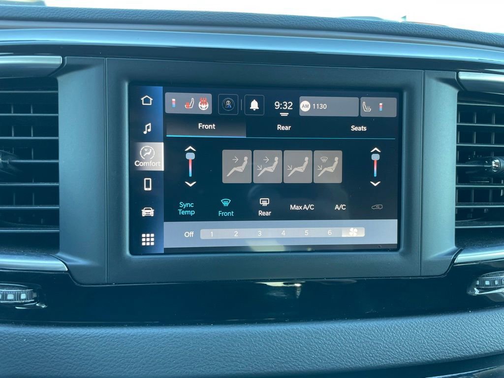 Used 2024 Chrysler Voyager LX image 19