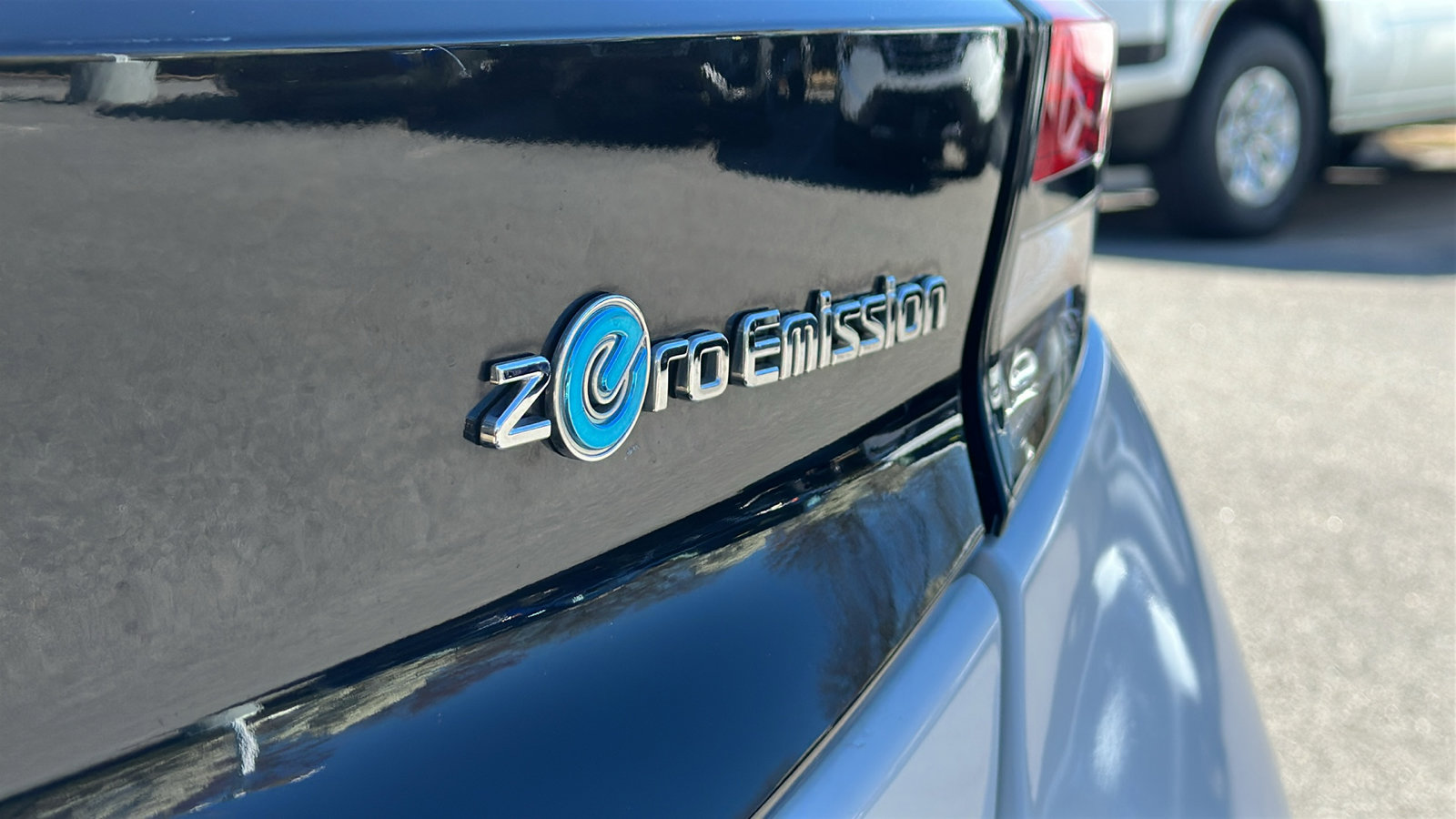 Certified 2022 Nissan Leaf S image 10