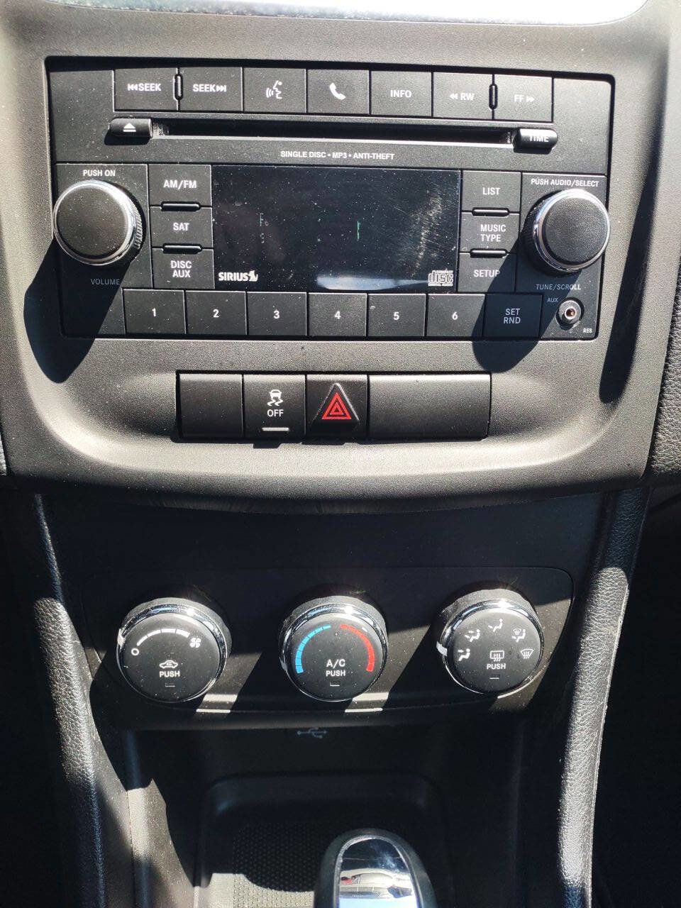 Used 2014 Dodge Avenger SE w/ Rallye Appearance Group FWD image 14