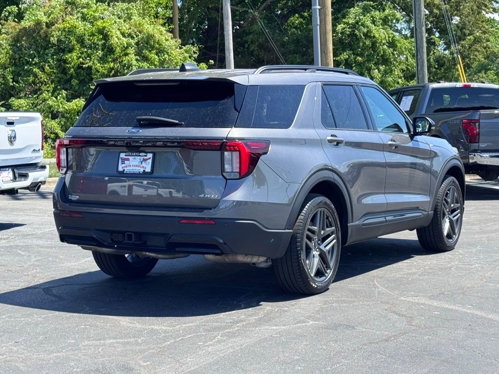 Used 2025 Ford Explorer ST-Line w/ ST-Line Street Pack AWD/4WD image 17