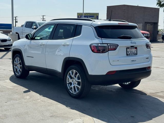 Used 2022 Jeep Compass Latitude image 2