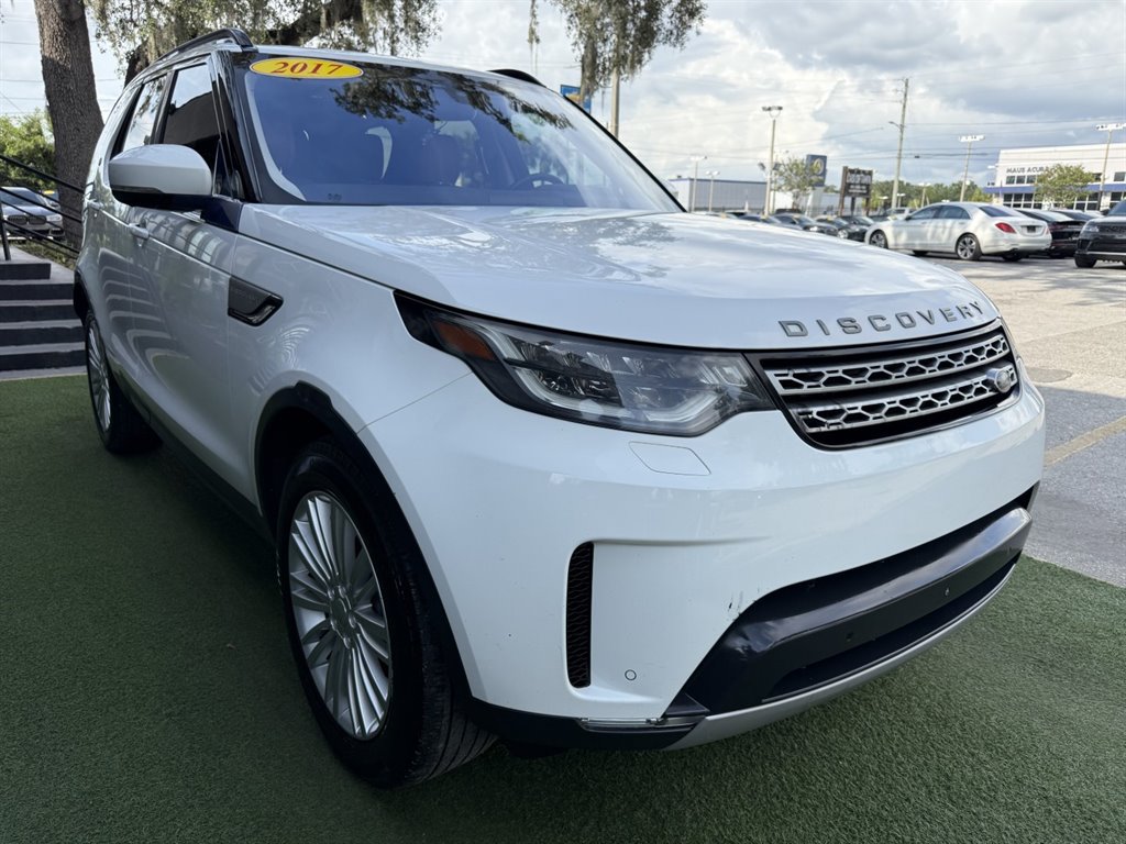 Used 2017 Land Rover Discovery HSE AWD/4WD image 3