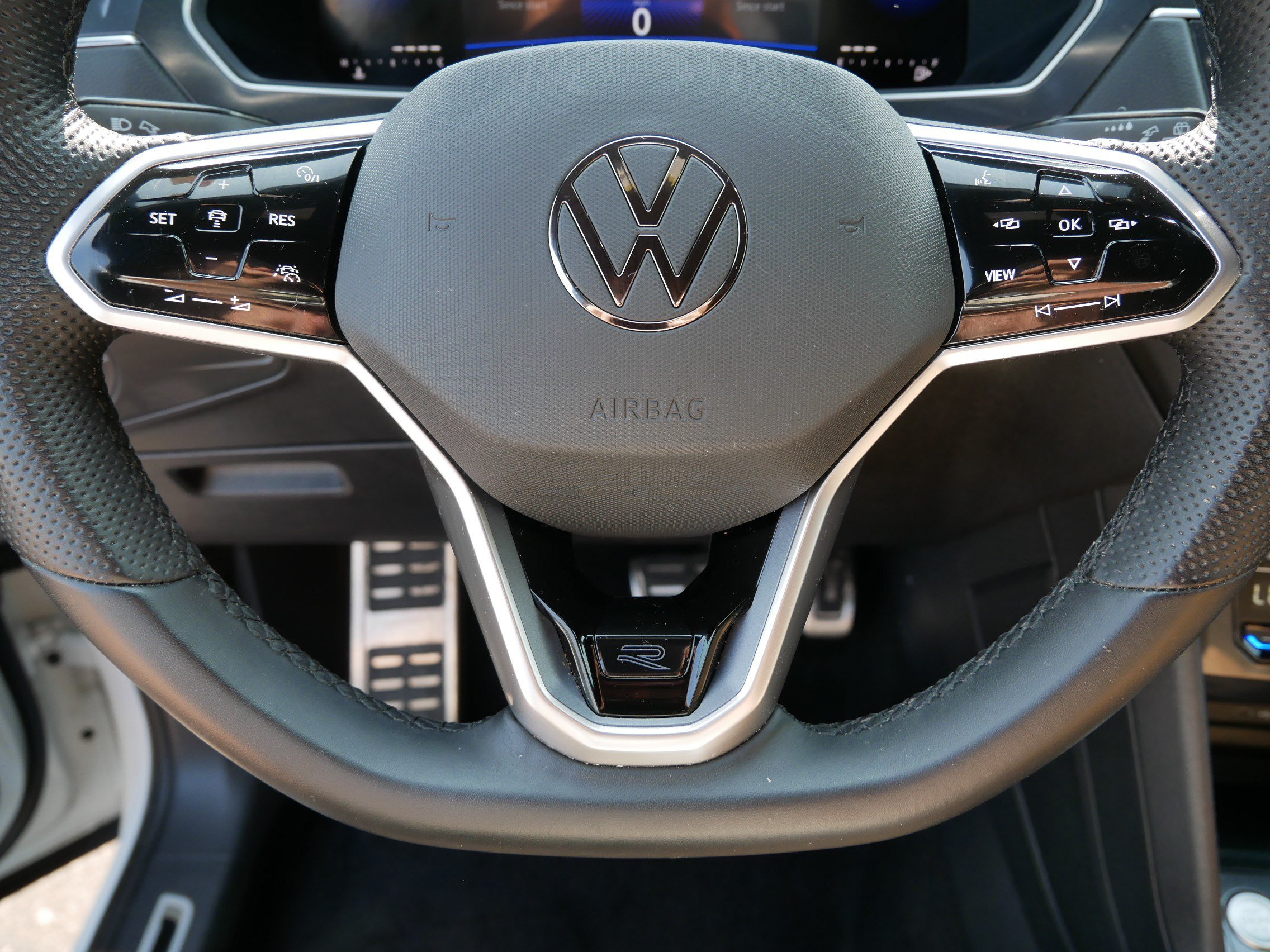 Certified 2023 Volkswagen Tiguan SE R-Line AWD/4WD image 25