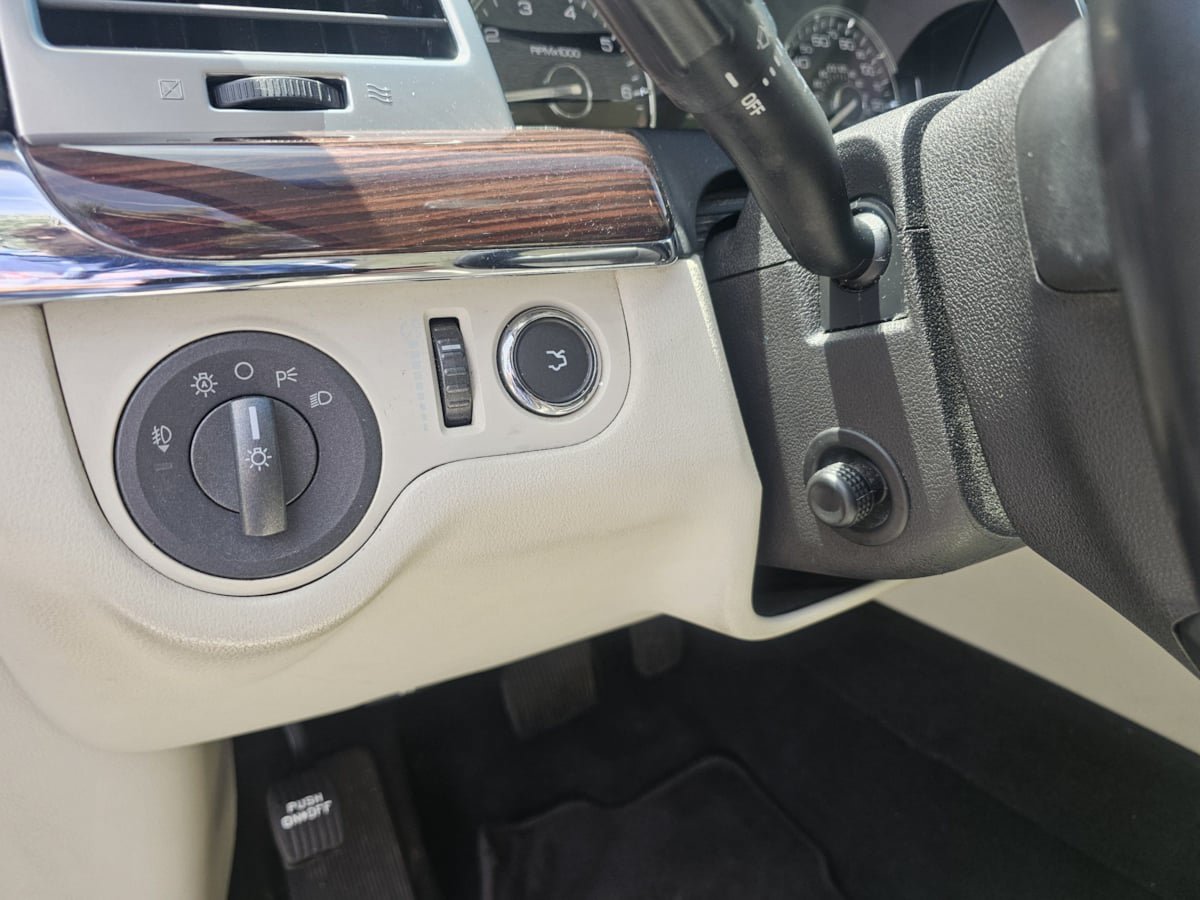 Used 2009 Lincoln MKS AWD image 14