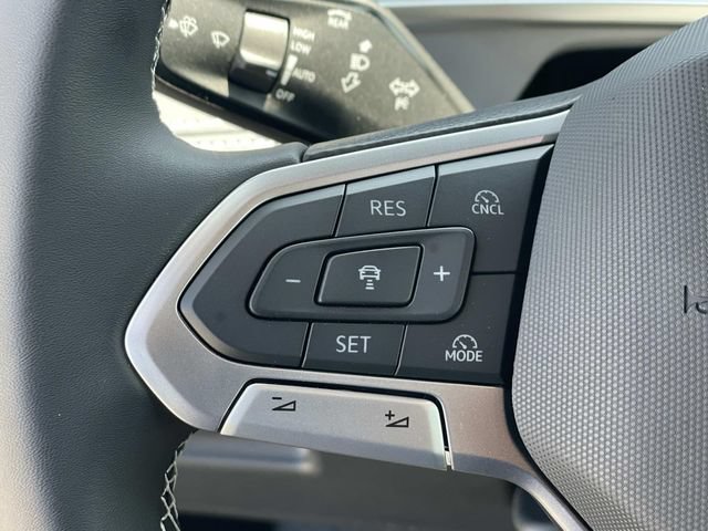New 2026 Volkswagen Tiguan SE FWD image 8