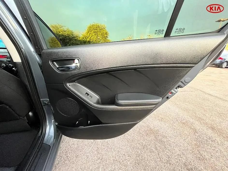 Used 2016 Kia Forte LX FWD image 19