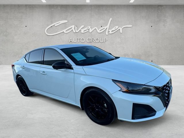 Used 2023 Nissan Altima 2.0 SR FWD image 2