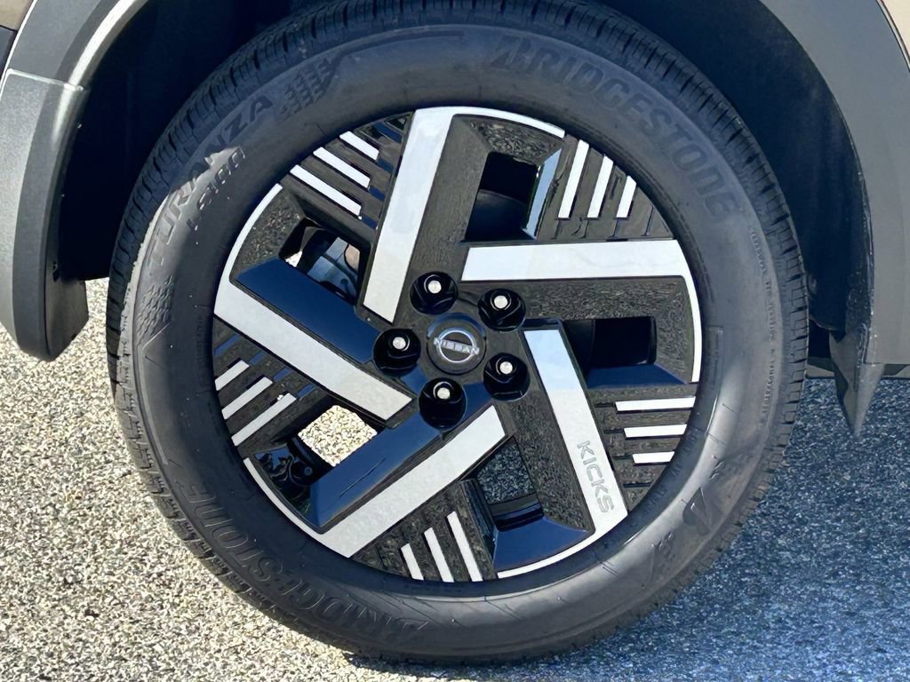 New 2026 Nissan Kicks SV image 7