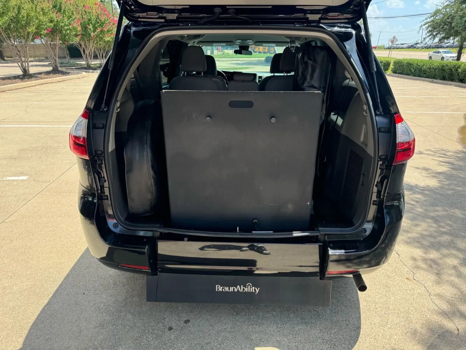 Used 2020 Toyota Sienna L FWD image 9