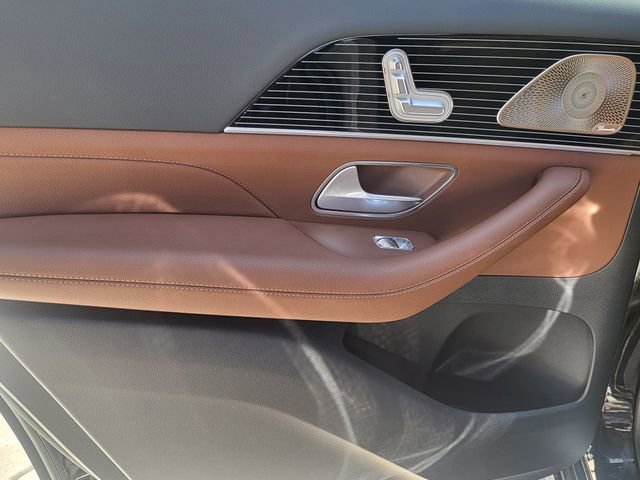 Used 2025 Mercedes-Benz GLS 450 4MATIC image 40