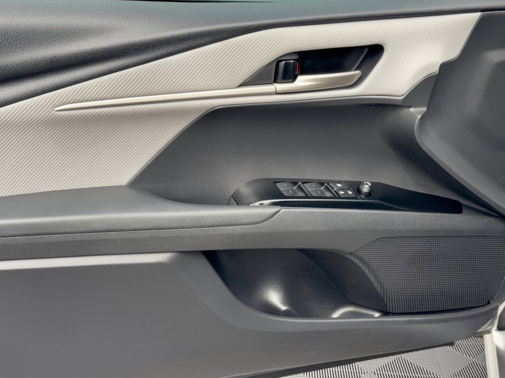 Certified 2025 Toyota Camry SE FWD image 14