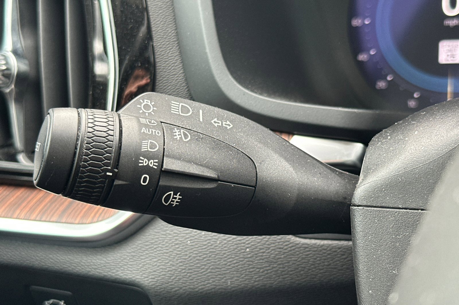 Used 2024 Volvo S60 B5 Plus image 37