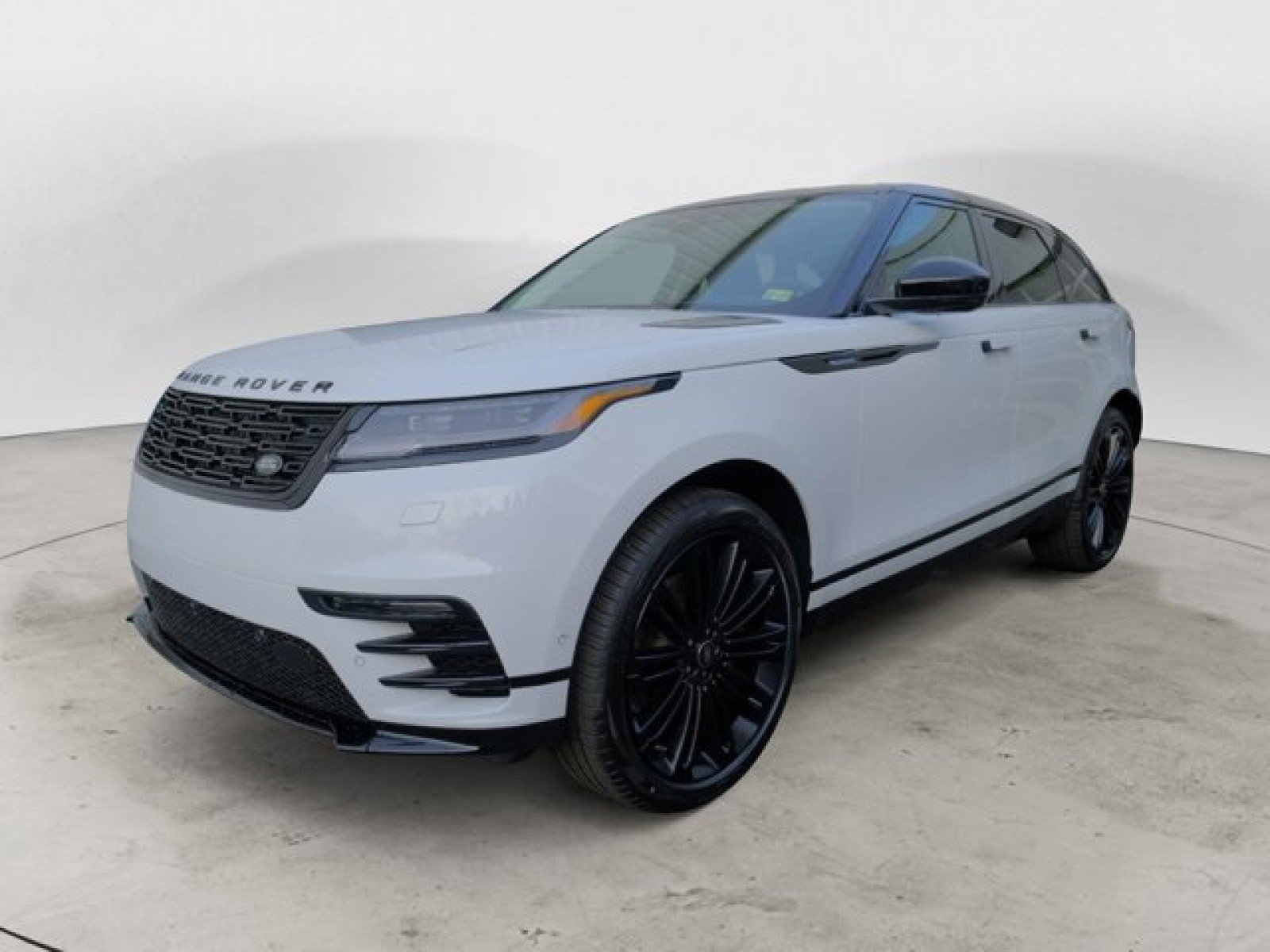New 2025 Land Rover Range Rover Velar Dynamic SE image 1