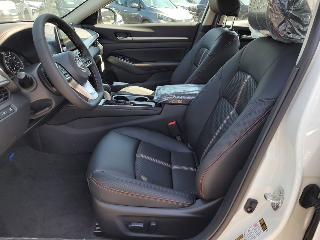 New 2025 Nissan Altima 2.5 SR image 6
