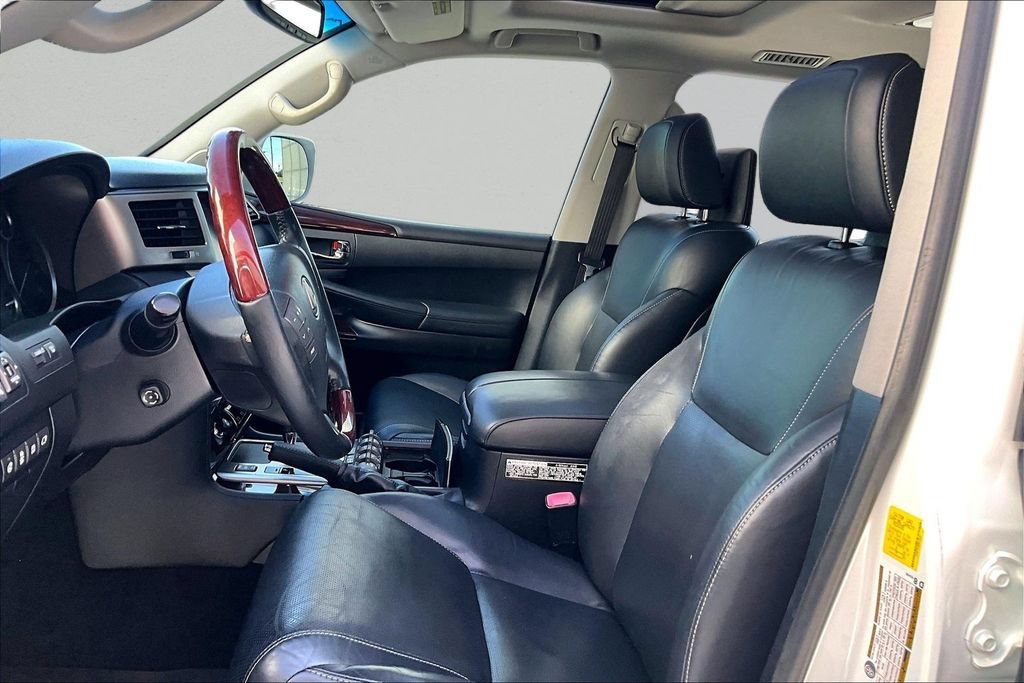 Used 2013 Lexus LX 570 4WD w/ Luxury Pkg image 21