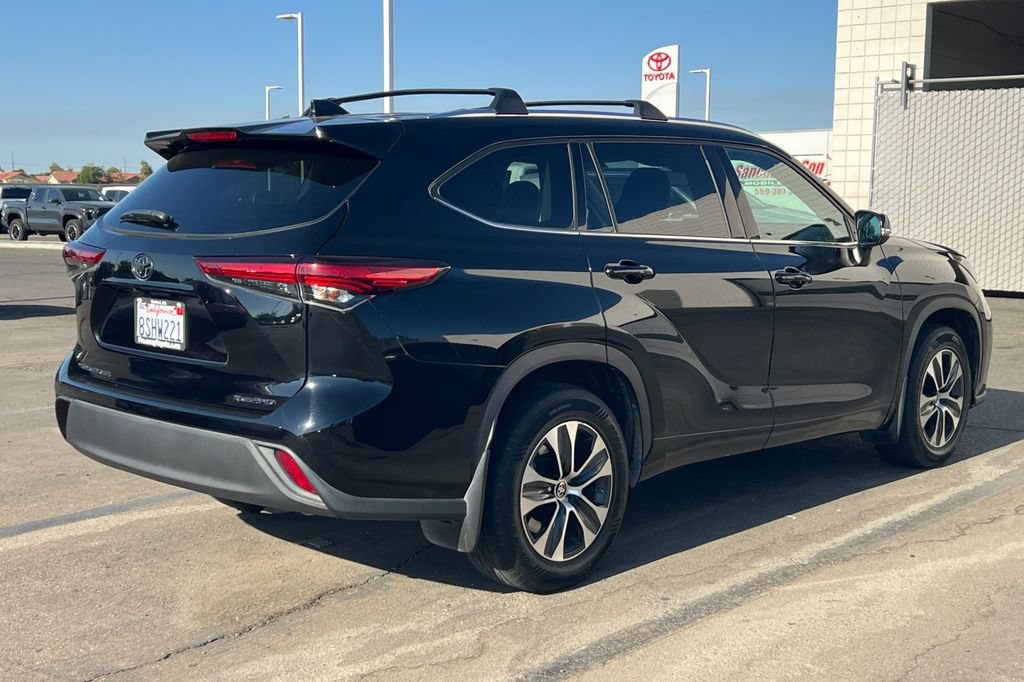 Used 2020 Toyota Highlander XLE AWD/4WD image 6