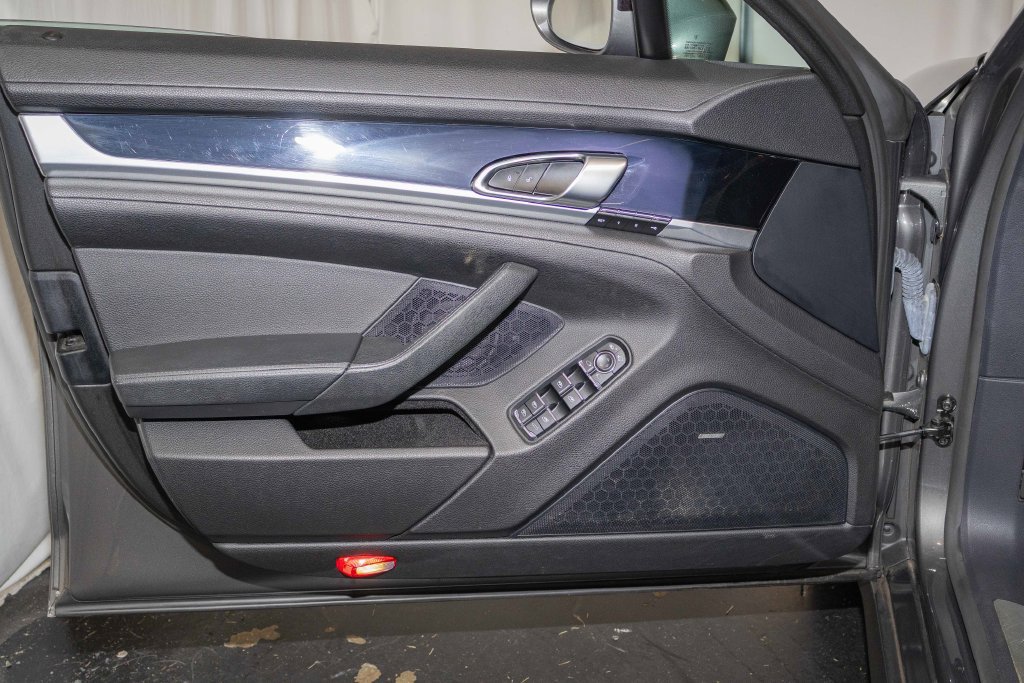 Used 2015 Porsche Panamera 4 AWD/4WD image 10