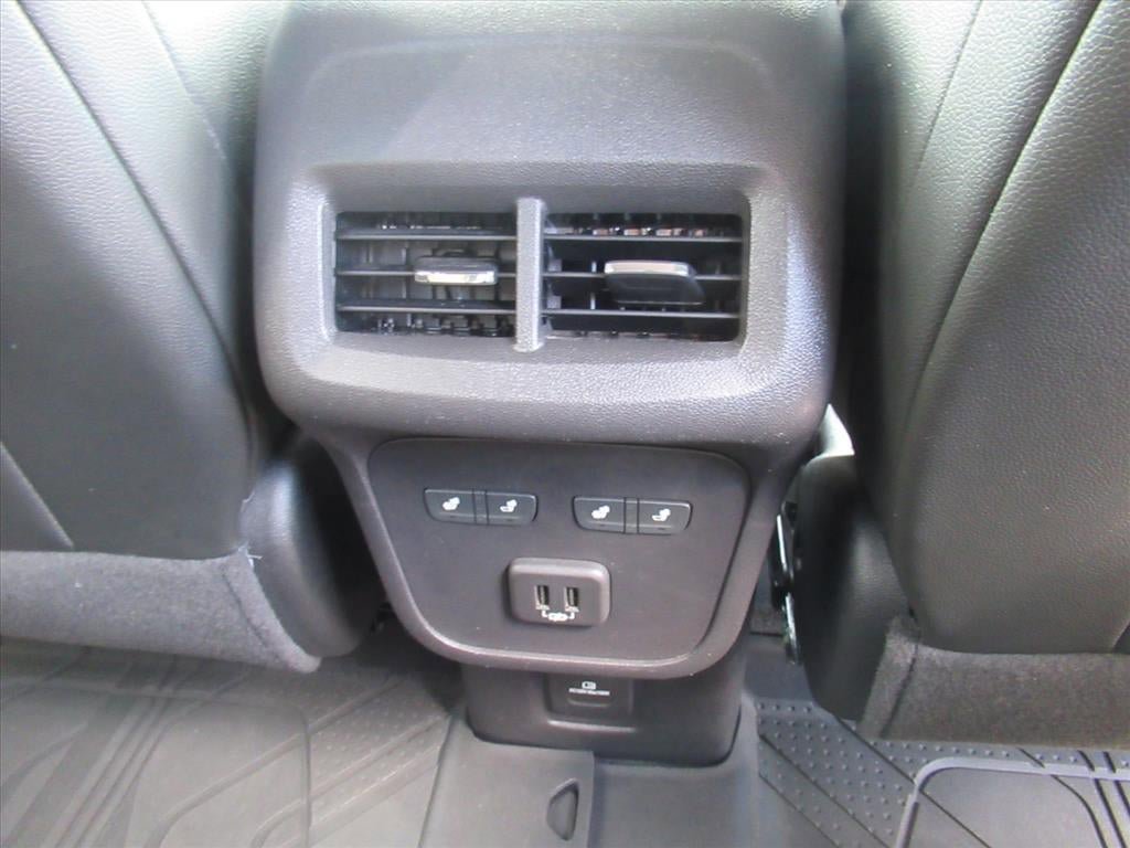 Used 2024 Chevrolet Equinox Premier FWD image 31