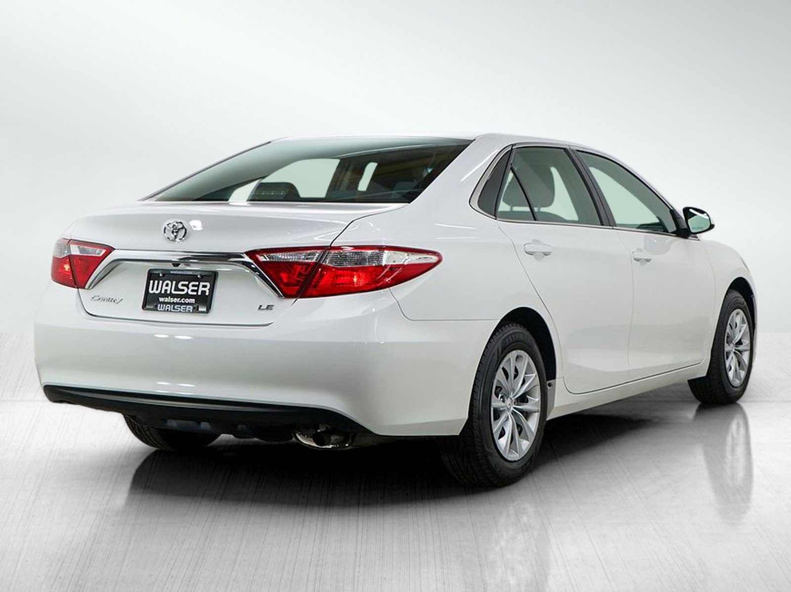 Used 2017 Toyota Camry LE FWD image 5