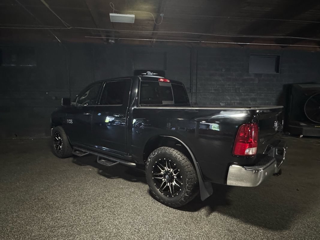 Used 2014 RAM 1500 Classic SLT w/ Luxury Group AWD/4WD image 3