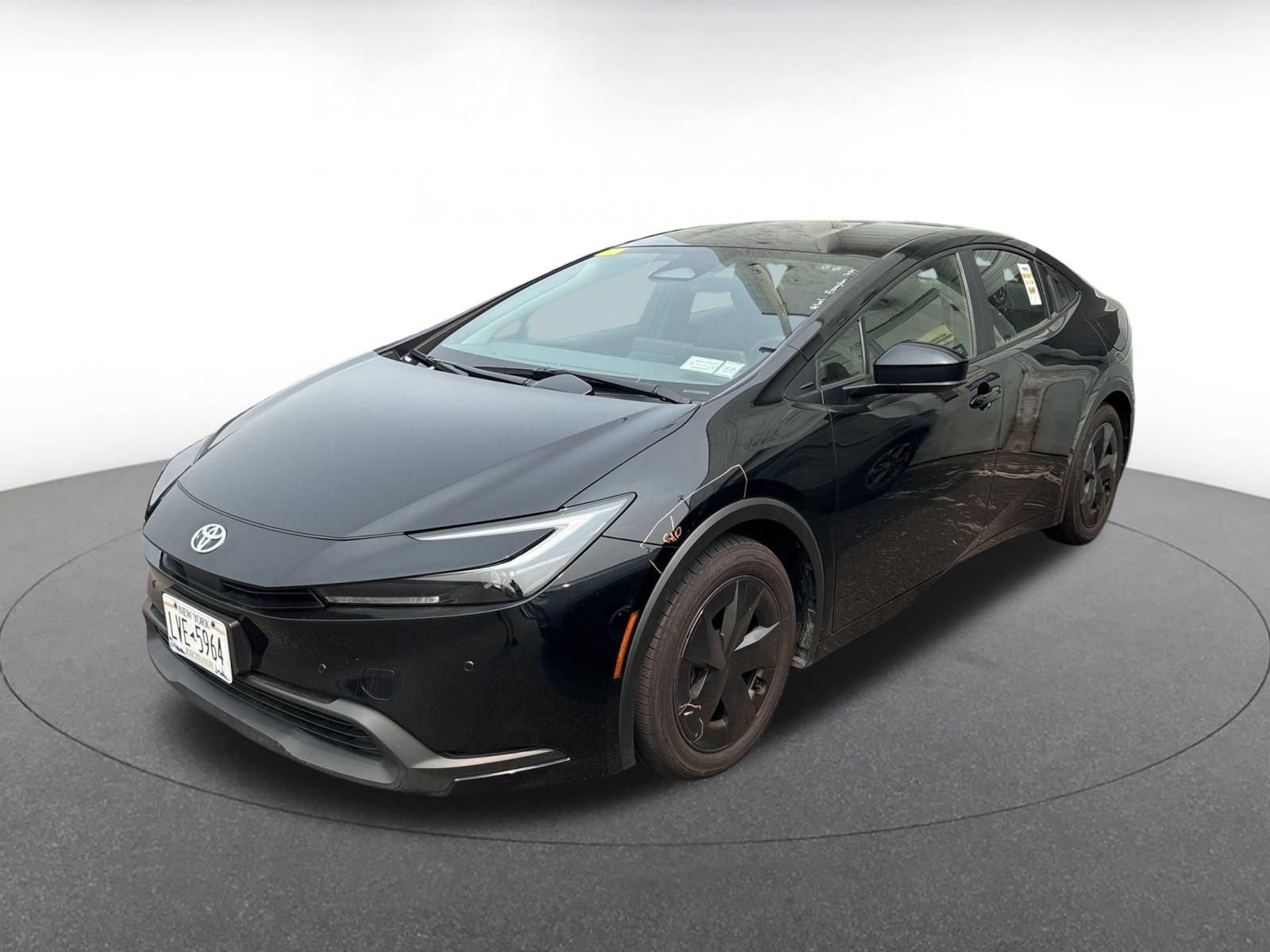 Used 2025 Toyota Prius LE FWD image 7