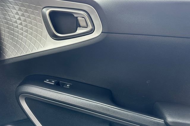 Used 2023 Kia Soul LX w/ LX Technology Package image 19