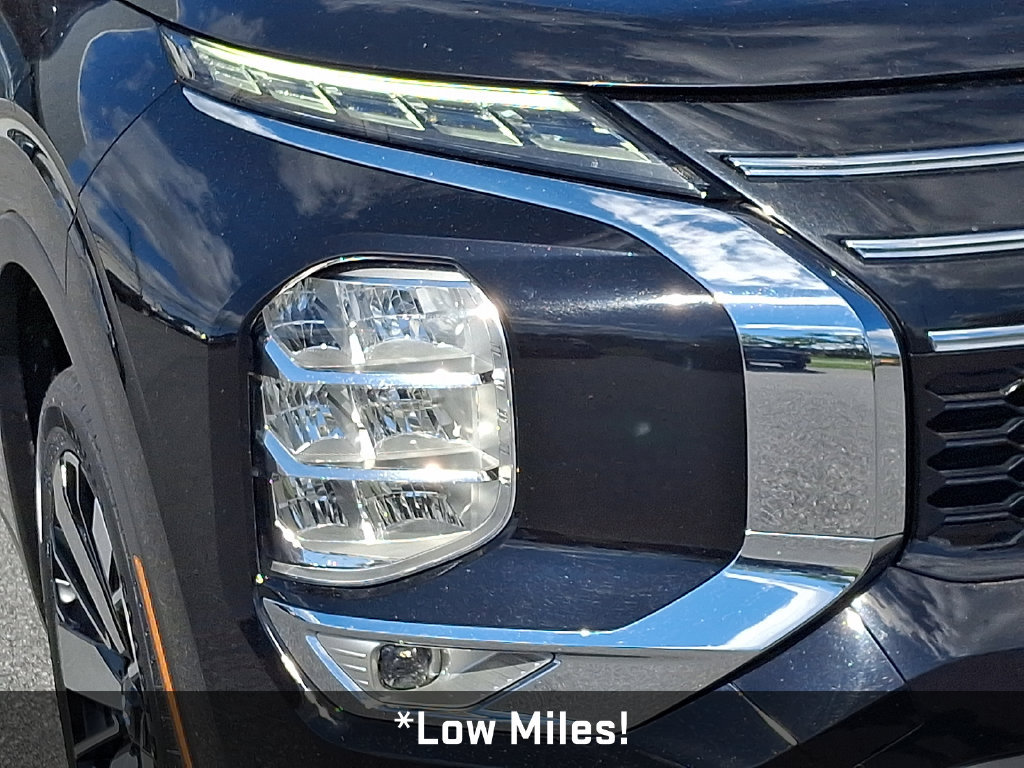 Used 2025 Mitsubishi Outlander SE FWD image 11