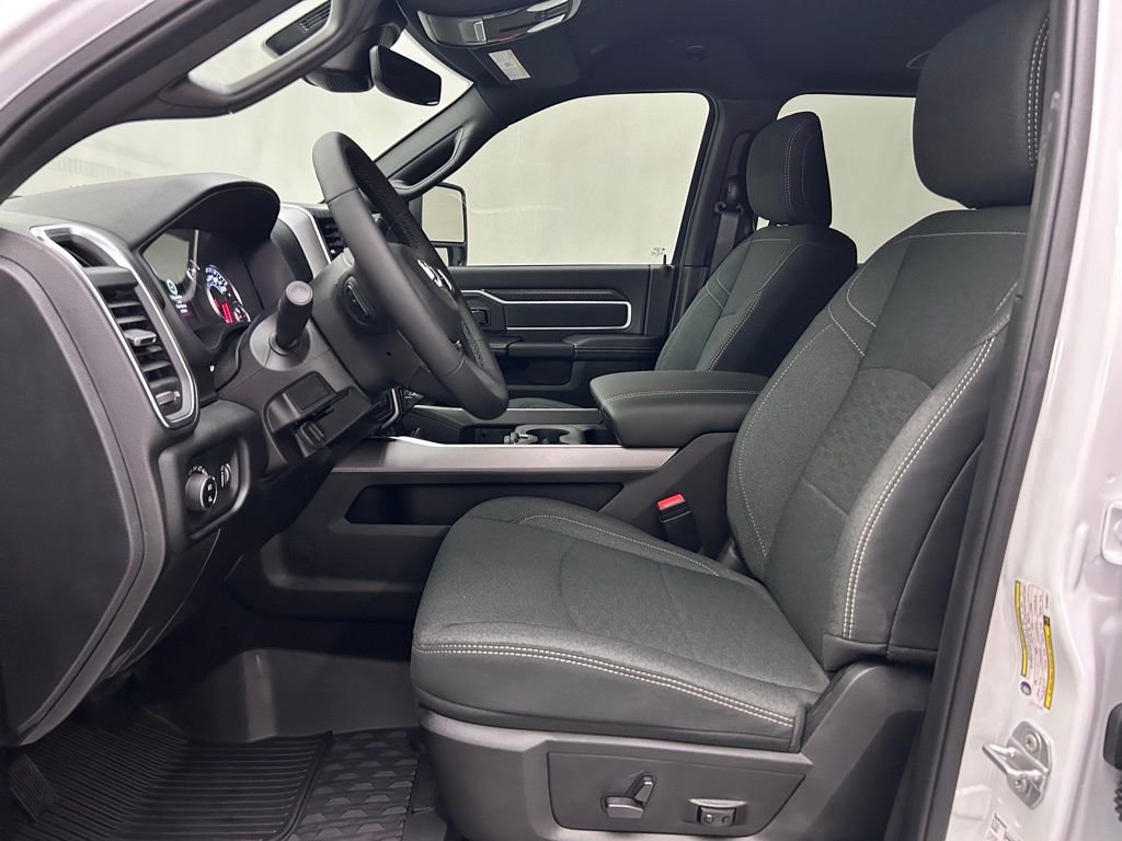 New 2026 RAM 3500 Big Horn AWD/4WD image 13