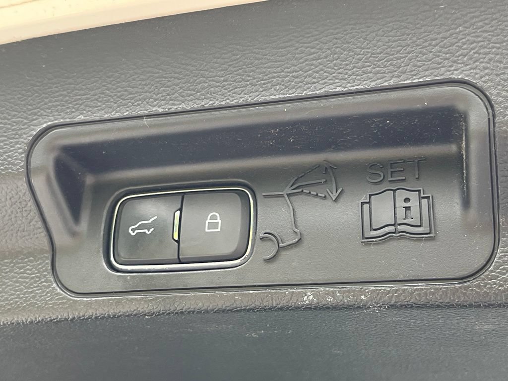 Used 2020 Ford Explorer XLT w/ Equipment Group 202A AWD/4WD image 26