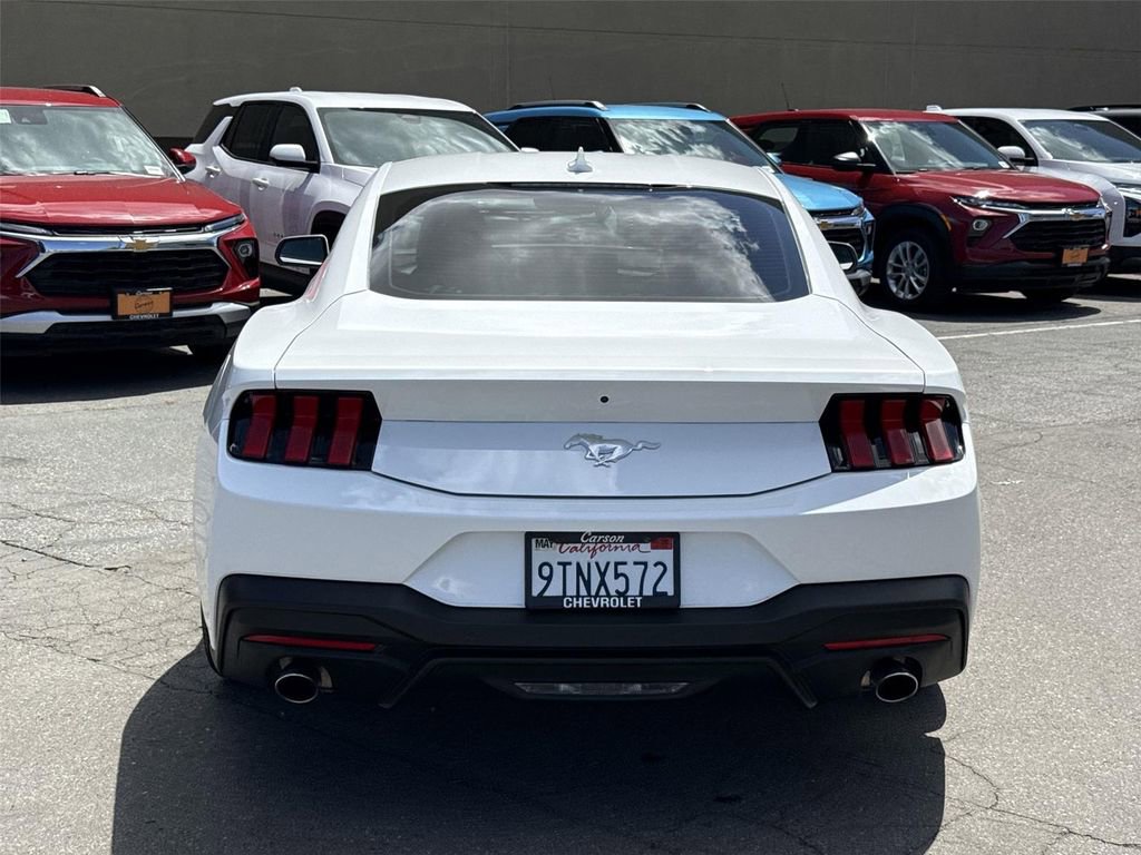 Used 2025 Ford Mustang Coupe RWD image 4