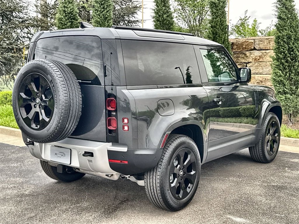 Used 2025 Land Rover Defender 90 S image 5