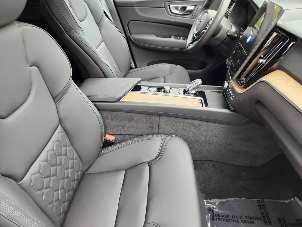 New 2026 Volvo XC60 T8 Plus w/ Climate Package AWD/4WD image 5