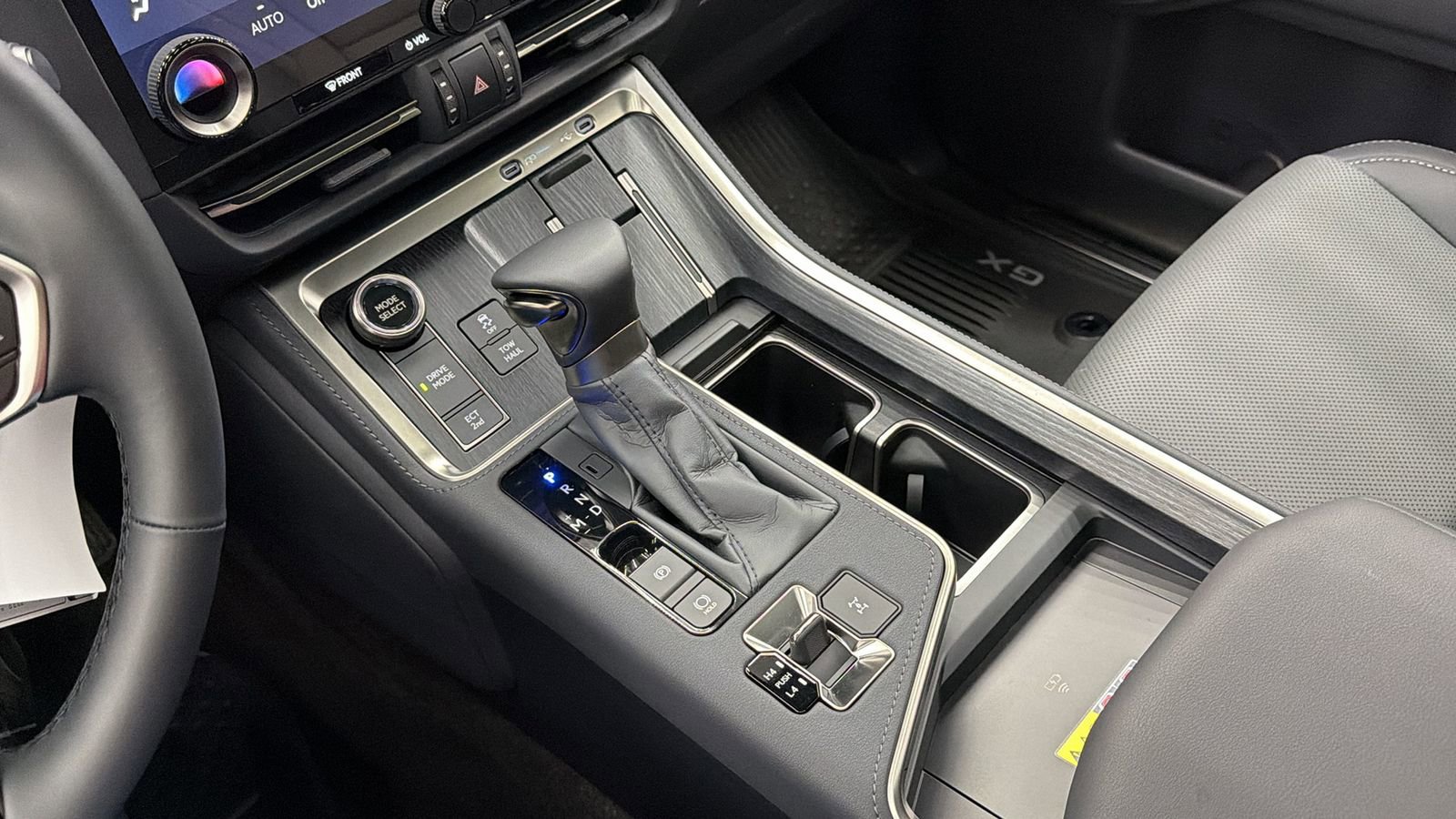 Used 2025 Lexus GX 550 w/ Accessory Package (2T) image 25