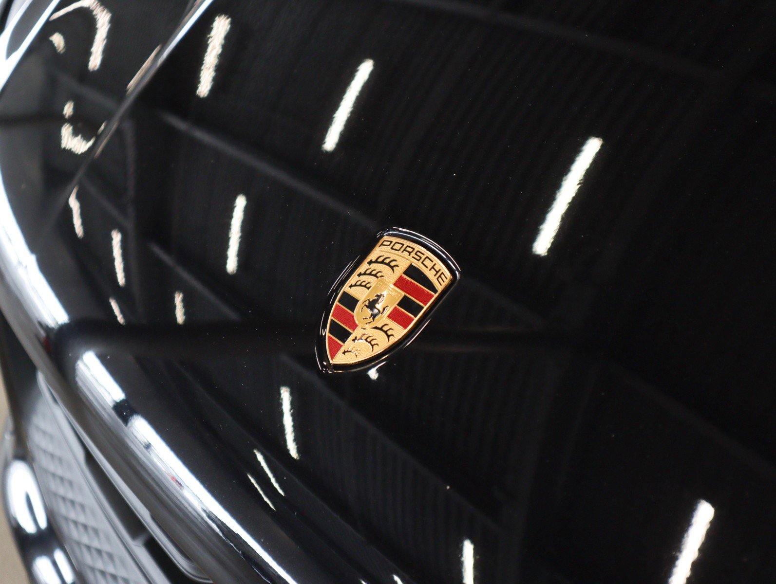 Certified 2023 Porsche Macan image 30