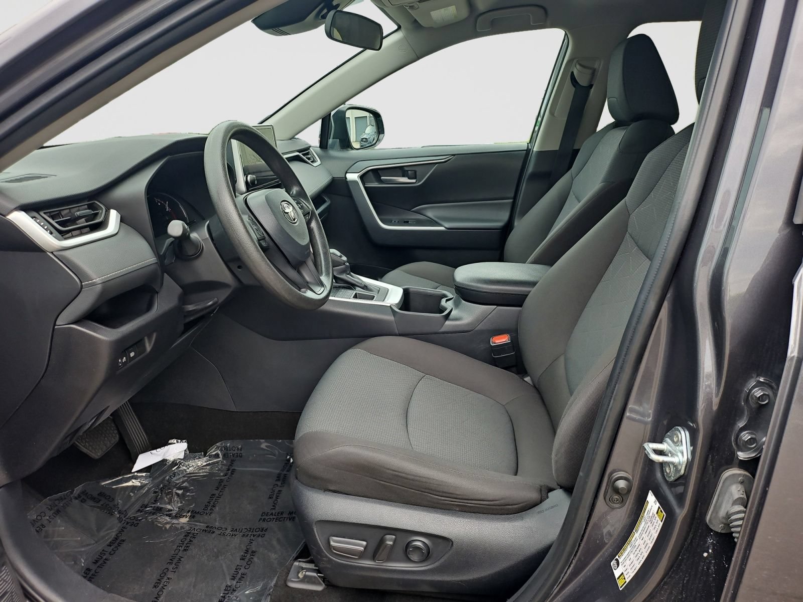 Used 2025 Toyota RAV4 XLE AWD/4WD image 22